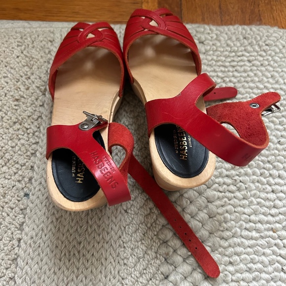 Swedish Hasbeens red high heal clog sandals - Picture 3 of 4